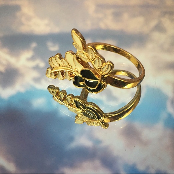 Golden metal ring - Picture 3 of 3